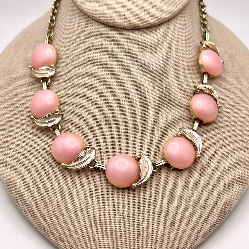 Pretty In Pink Vintage Thermoset Lucite Necklace - Picture 6 of 14